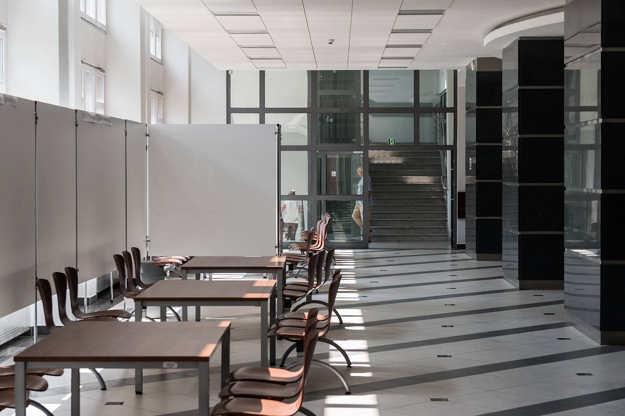 Analyzing the Impact of Socioeconomic Factors on Access to College Counseling