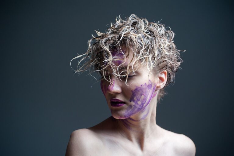 Fashion and Psychology: The Impact of Clothing on Confidence and Self-Perception